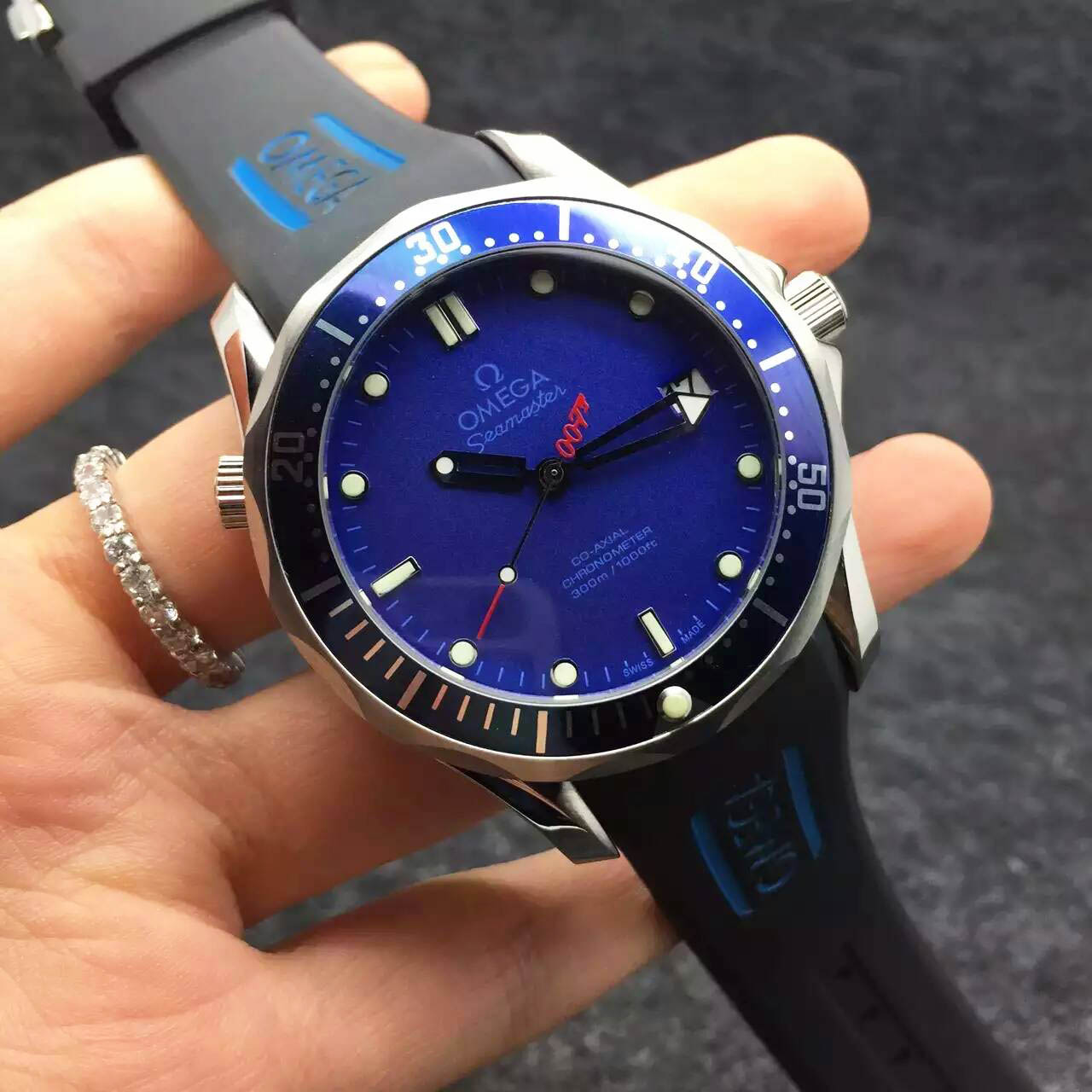 歐米茄海馬SEAMASTER007系列限量版潛水錶