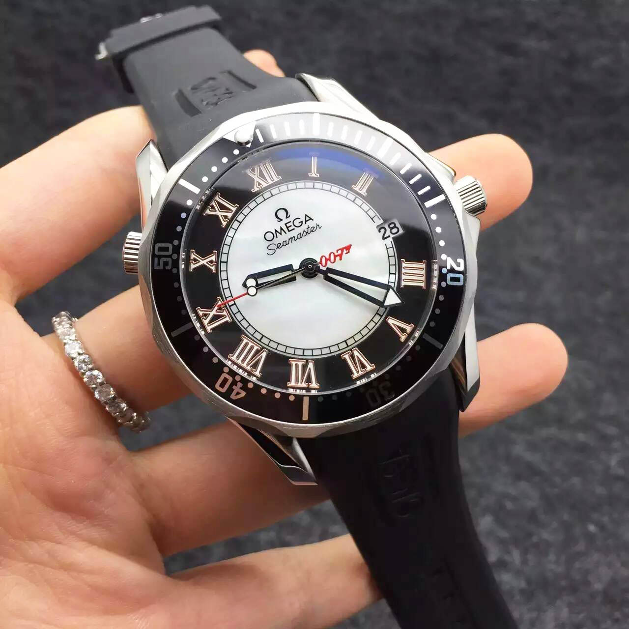 歐米茄海馬SEAMASTER007系列限量版潛水錶