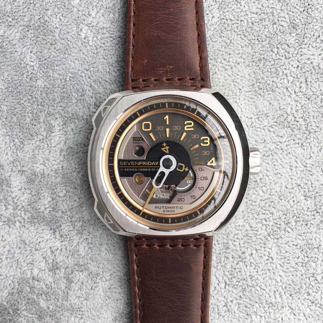 Kw SEVENFRIDAY V系列